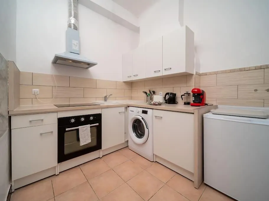 Appartement Tout Equipe 4 Couchages Belle De Mai Marseille 0*,  France
